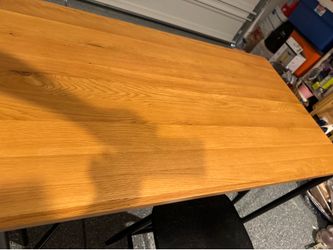 Modern Dining Table with 4 Counter-Height Stools – Set