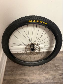 Hub ,wheel  ,Disk brake and Maxxis tire 27.5 like new!
