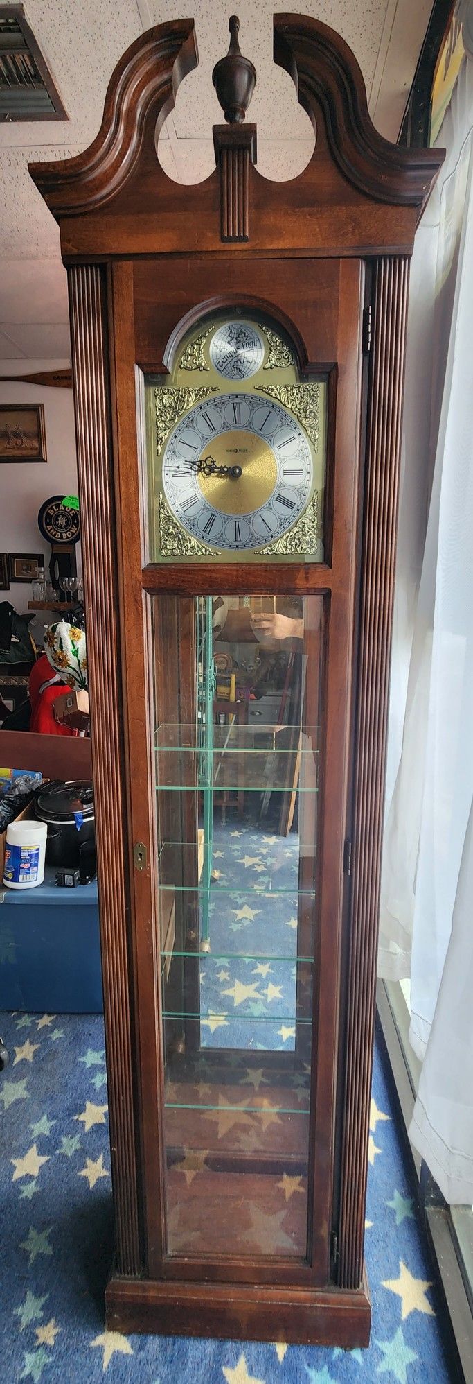 Howard Miller Cherish Curio Lighted Cabinet Floor Clock Good Condition Missing Key