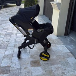 Doona Stroller with 2 bases 