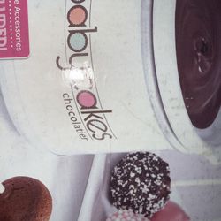 Babycakes Chocolatier SC-1012 Chocolate Dipper, designed for melting chocolate and decorating treats like cake pops.  