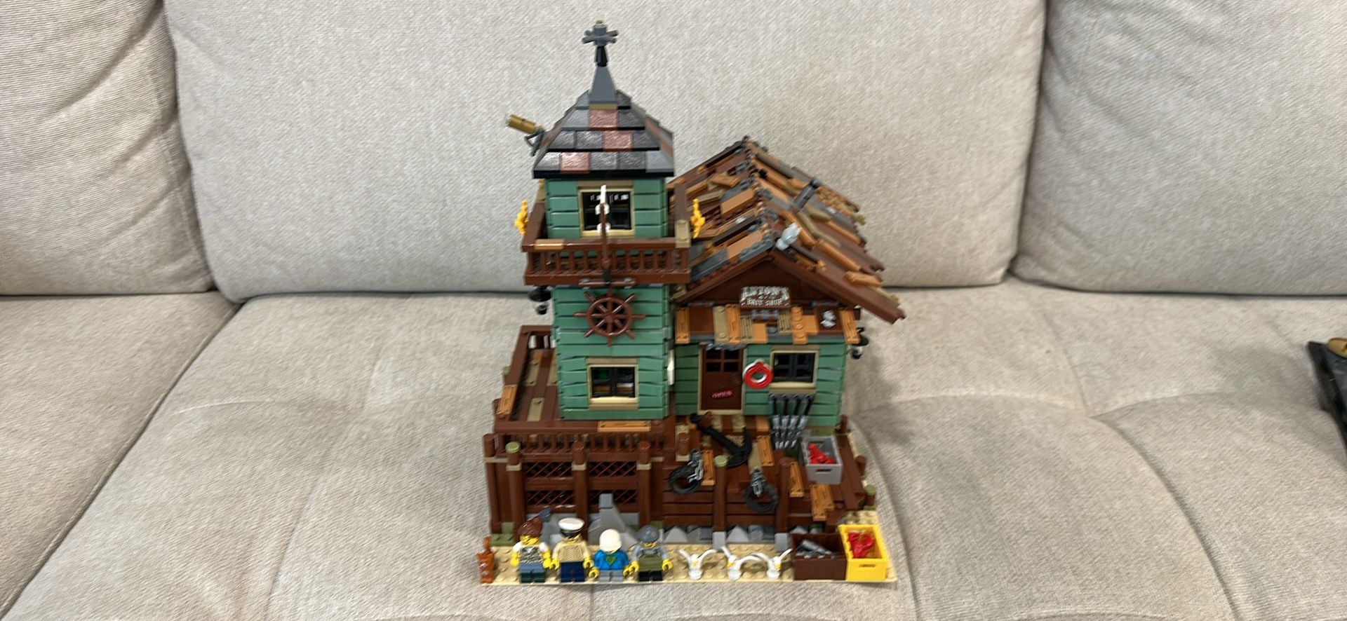 Old Fishing Store LEGO 21310