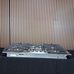 Bosch 36" 5 Burner Drop-In Gas Cooktop, Sealed Burner in Stainless Steel (NGM5659UC-D-0036)
