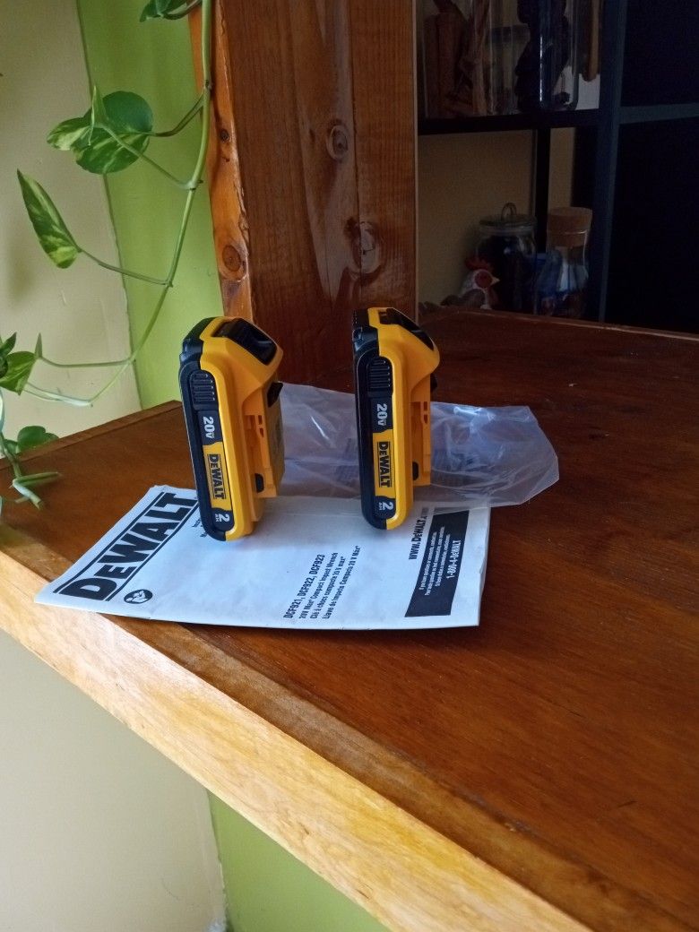 DeWalt. 20 V New. Batteries. 2.0 AH. X2.