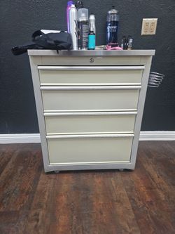 Husky tool box