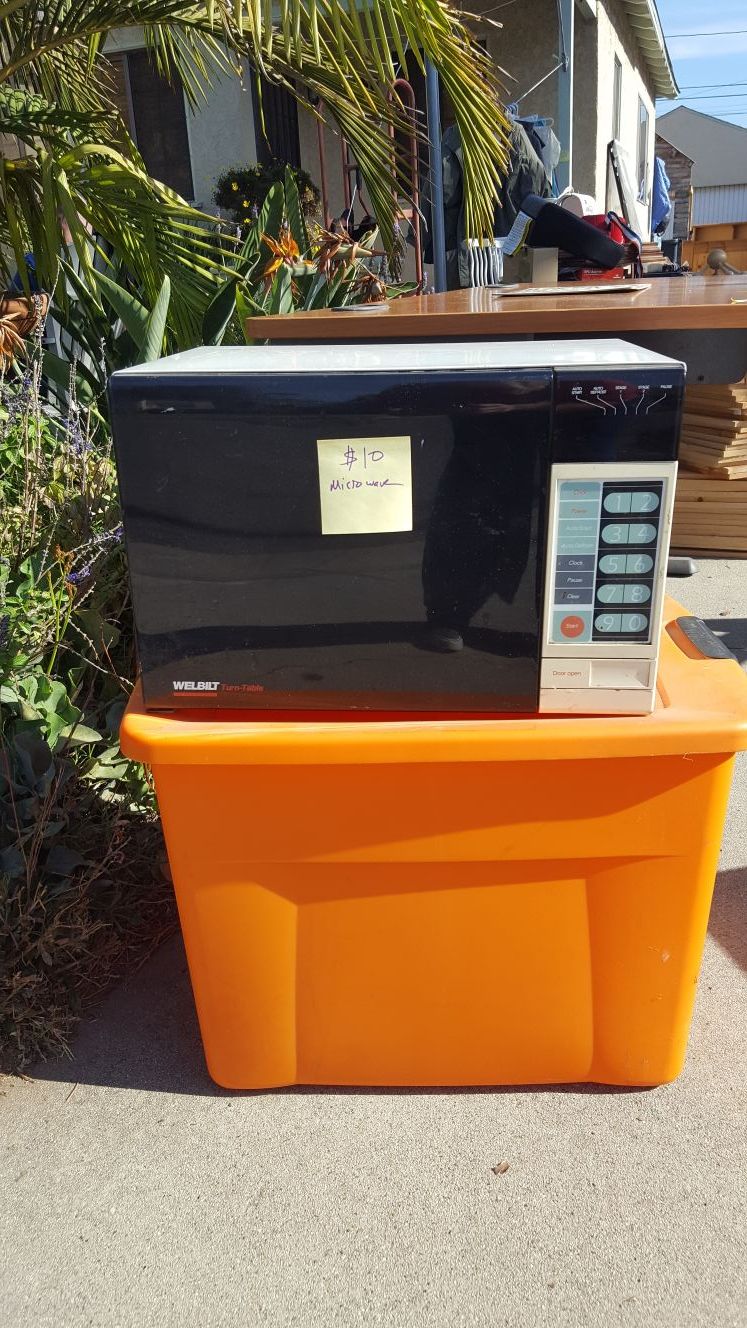 Welbilt microwave with turntable