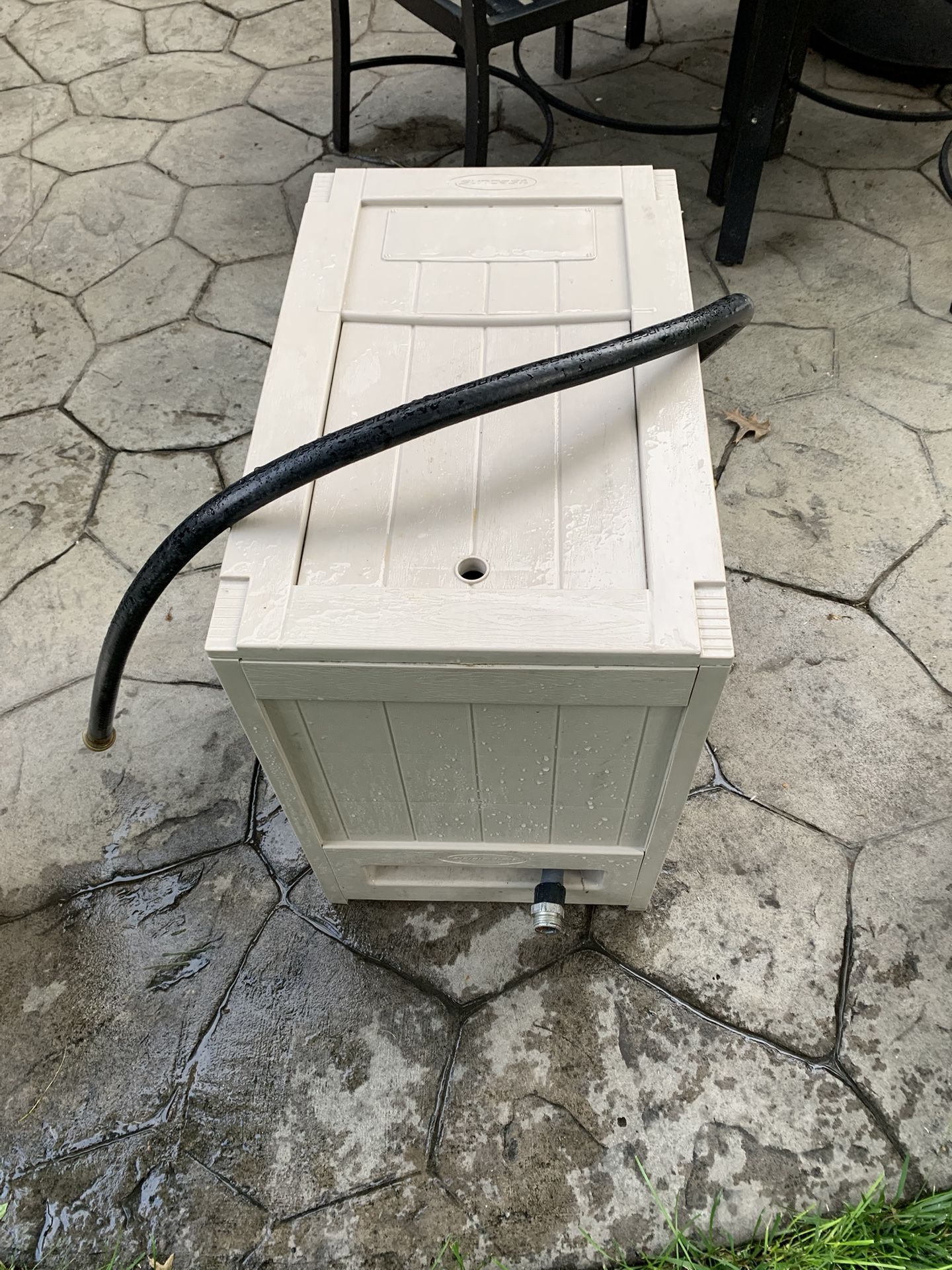 Suncast Power Wind Hose Reel Box With Hose