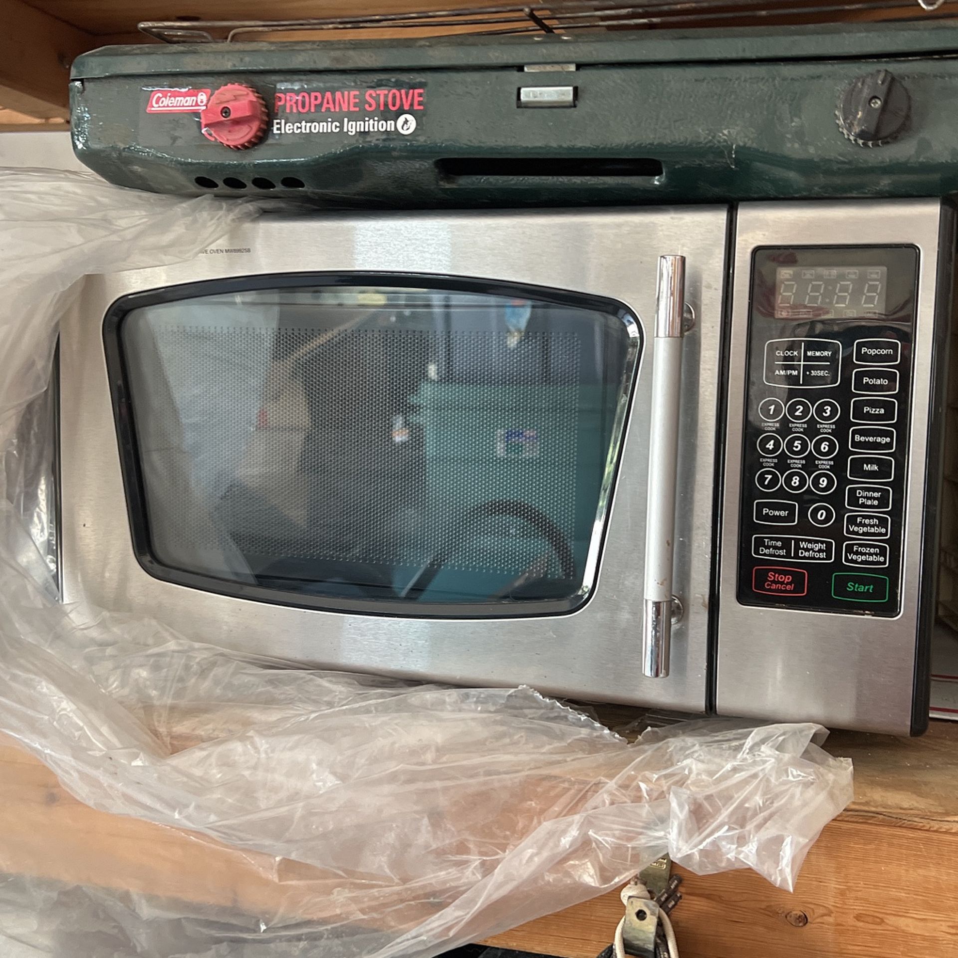 Good Size EMERSIN MICROWAVE Works Good