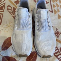 tenis size 10 demuger está enbien estado