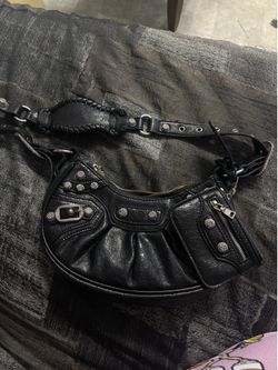 Black shoulder bag