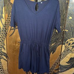 Comfortable cotton shorts romper. Very comfortable to lounge around the house. Size M