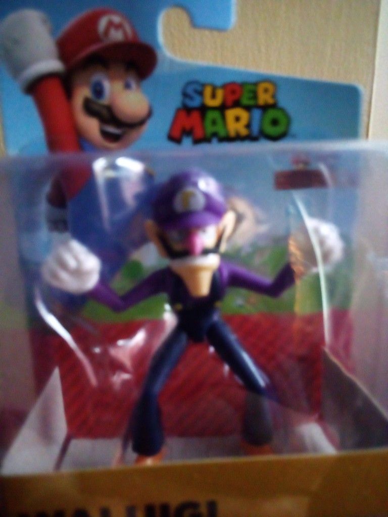 Waluigi Figure