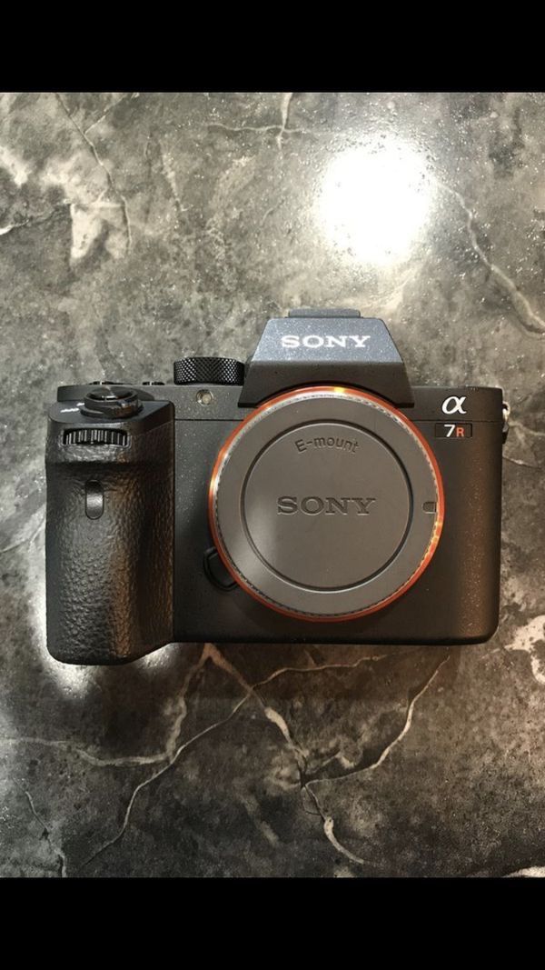 Sony A7R2 (A7Rii) + 5 batteries and charger