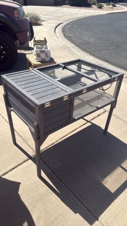 Chicken/bunny small animal hutch