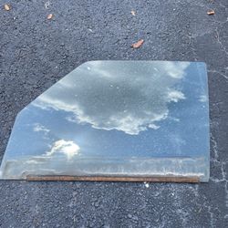 1984 Mercedes 300TD Sedan Driver Window Glass 