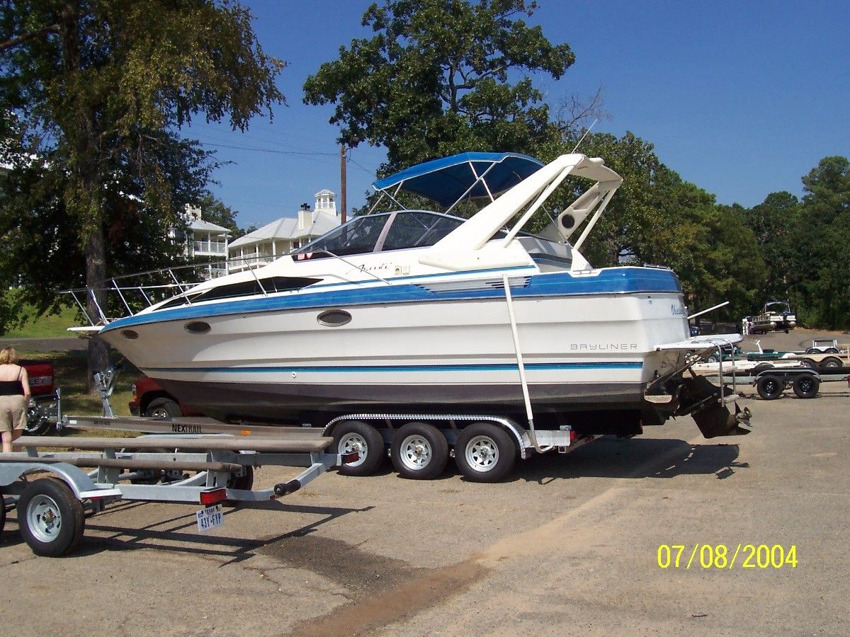 28ft Bayliner 