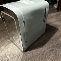Small Mini Fridge For Cosmétic make Up Skin 