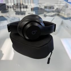 Beats Studio Pro Black by beats with a Apple Care plus till April 2026