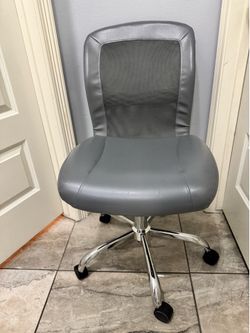 Gray Office Desk Chair – Great Condition