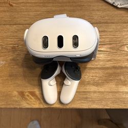 Oculus Quest 3 Really Good Condition No Box Though Charger Included