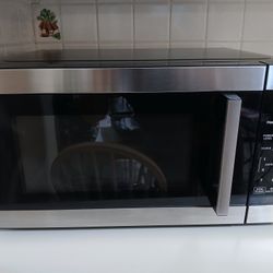 Large Hamilton Beach Microwave (Well Kept)