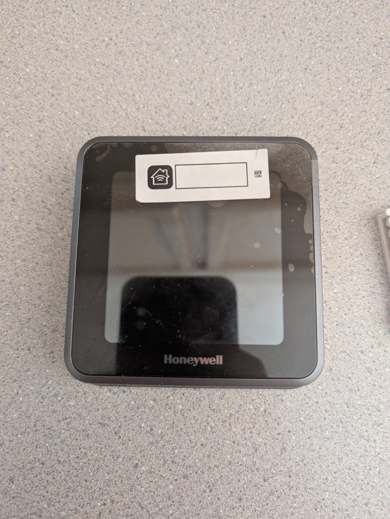 Honeywell Home Lyric T5 Wi-Fi Smart Thermostat - RCHT8610WF2006