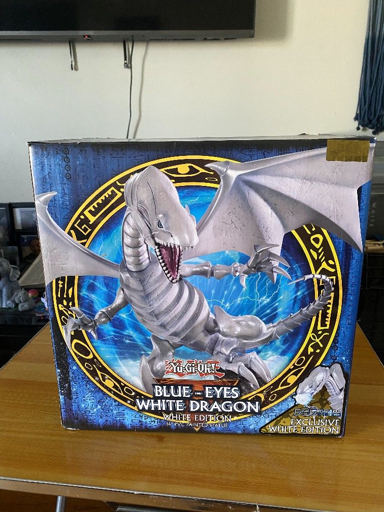 Blue Eyes White Dragon 14in Statue