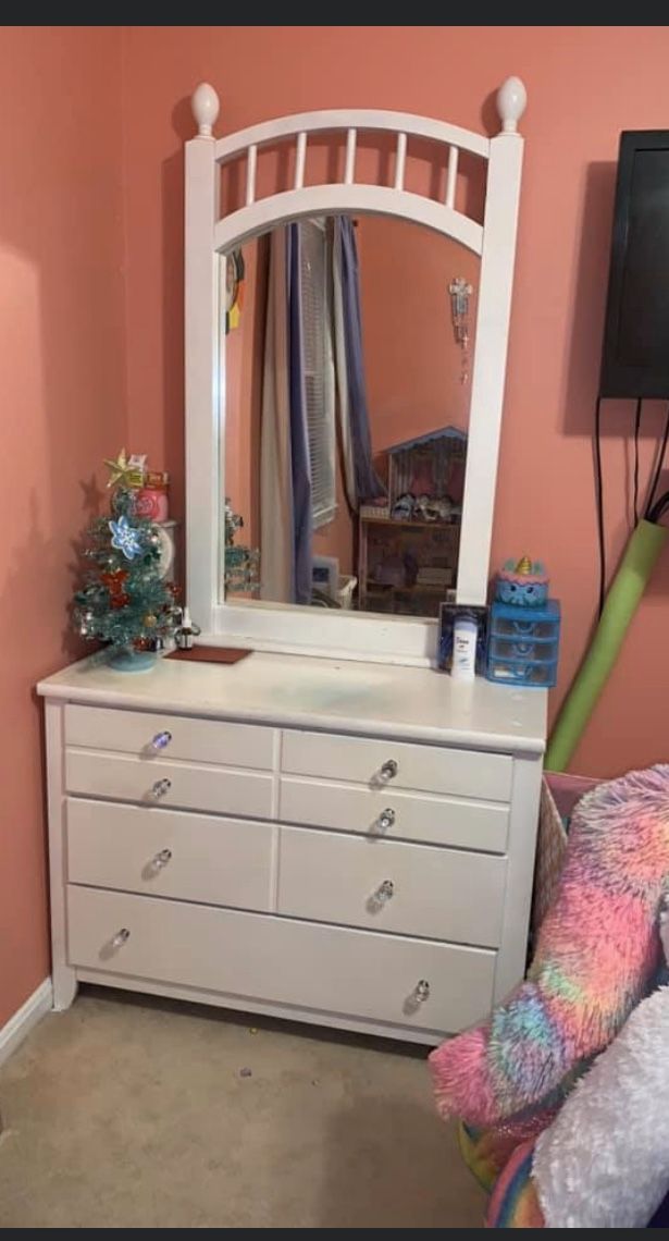 White dresser and mirror