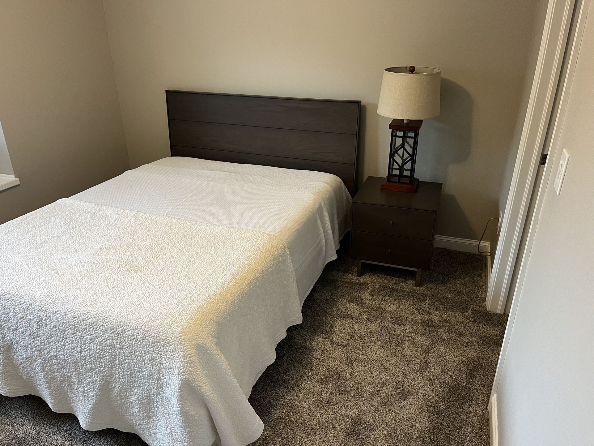 Crate And barrel Full Size Bed, Nightstand And Lamp And Mattress. 