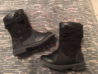 Size 6 lil girls boots