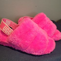 Size 7 Ugg Sandal/slippers 