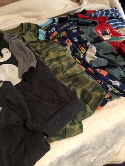 Carter’s 7 footed pajamas size 5
