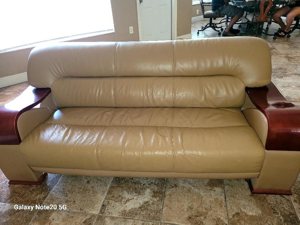 Beautiful Italian Modern Leather Sofa Loveseat Chair And End Tables $200