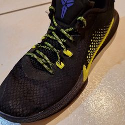 Kobe NIKE Basketball Shoes Size 10