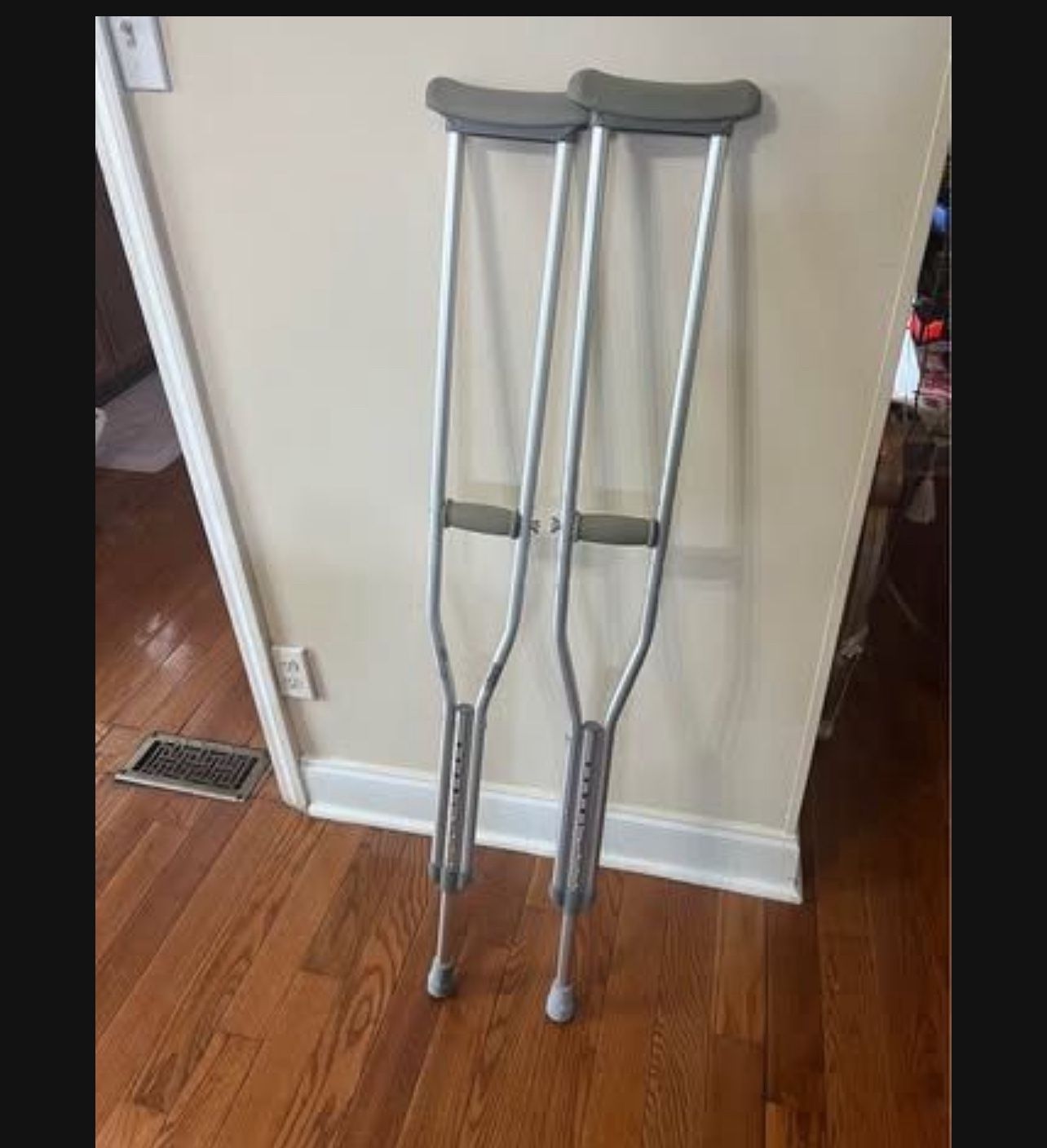 Gray Crutches, Used Sturdy