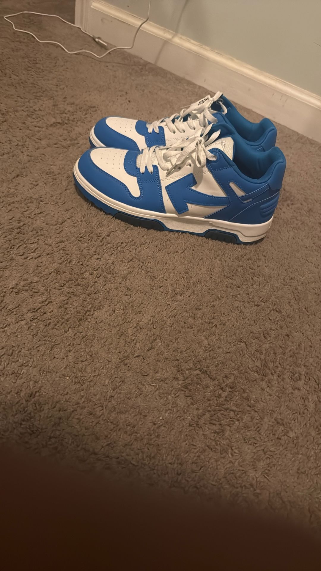 OFF-WHITE Out Of Office OOO Low Tops