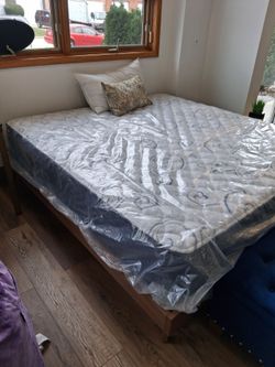 King size platform bed with King mattress (New)