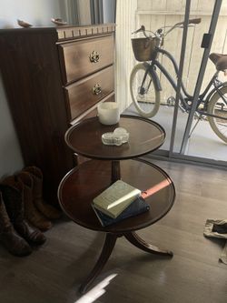 Adorable Vintage Nightstand/ Side Table
