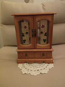 Cute and elegant jewelry box