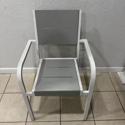 4 aluminum chairs for the patio. Feruci Brand . Good Condition. 