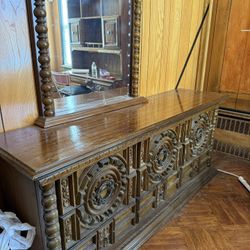 Vintage American Drew 4-Piece Solid Wood Bedroom Set – Dresser, Desk, Side Table & Mirror 