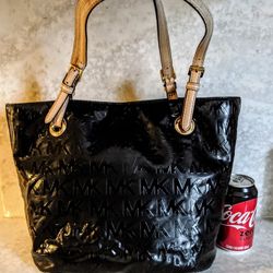 Authentic Michael Kors Extra Large Iconic Initialed Tote With Adjustable Shoulder Handles