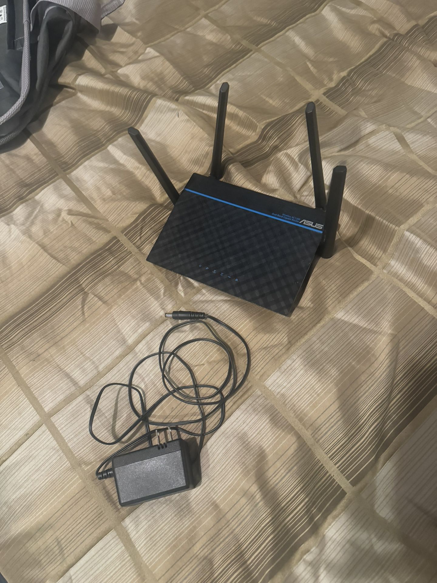 ASUS Wireless-AC1300 Dual Band Gigabit Router and modem 