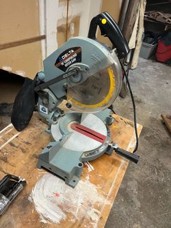 Delta compound miter saw