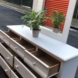 Modern Wooden Dresser With Mirror. Drawers Sliding Smoothly. Delivery Available 