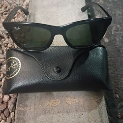 Ray bans authentic Size 54, 17x 145 retails for $180