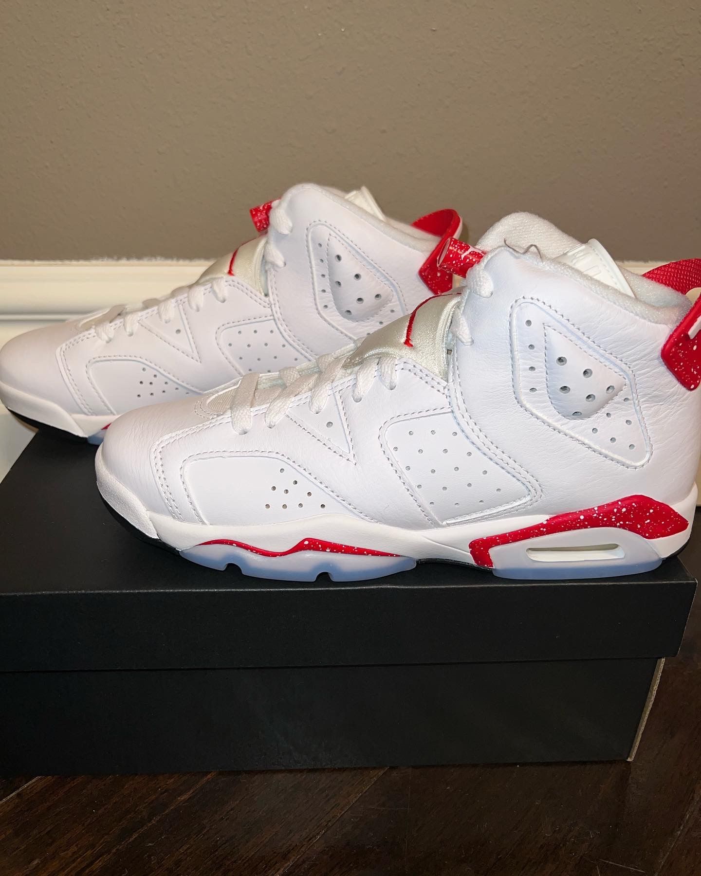 Air Jordan Retro 'Red Oreo'