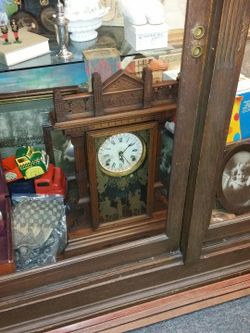 Antique running calendar clock excellent condition
