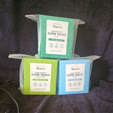 Bucket of King Lou duck & Chx feet, Duck Necks (Natures Tooth brush)