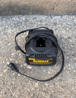 DeWalt DW9116 7.2V-18V 1-Hour NiCd Battery Charger